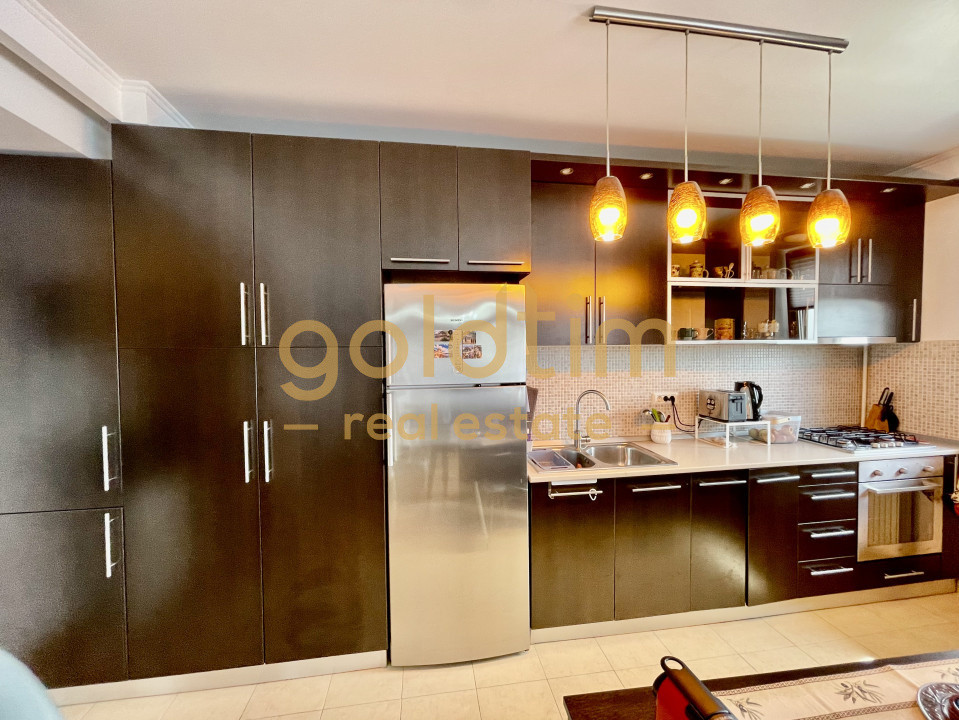 MOBILAT SI UTILAT/ GATA DE MUTAT/ PRIVELISTE