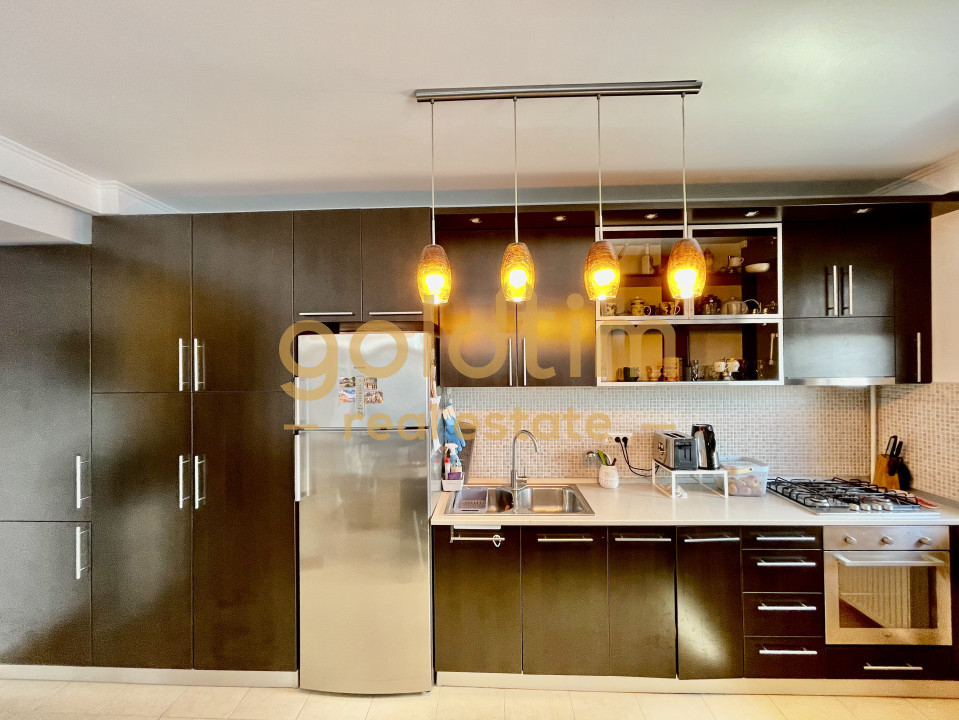 MOBILAT SI UTILAT/ GATA DE MUTAT/ PRIVELISTE