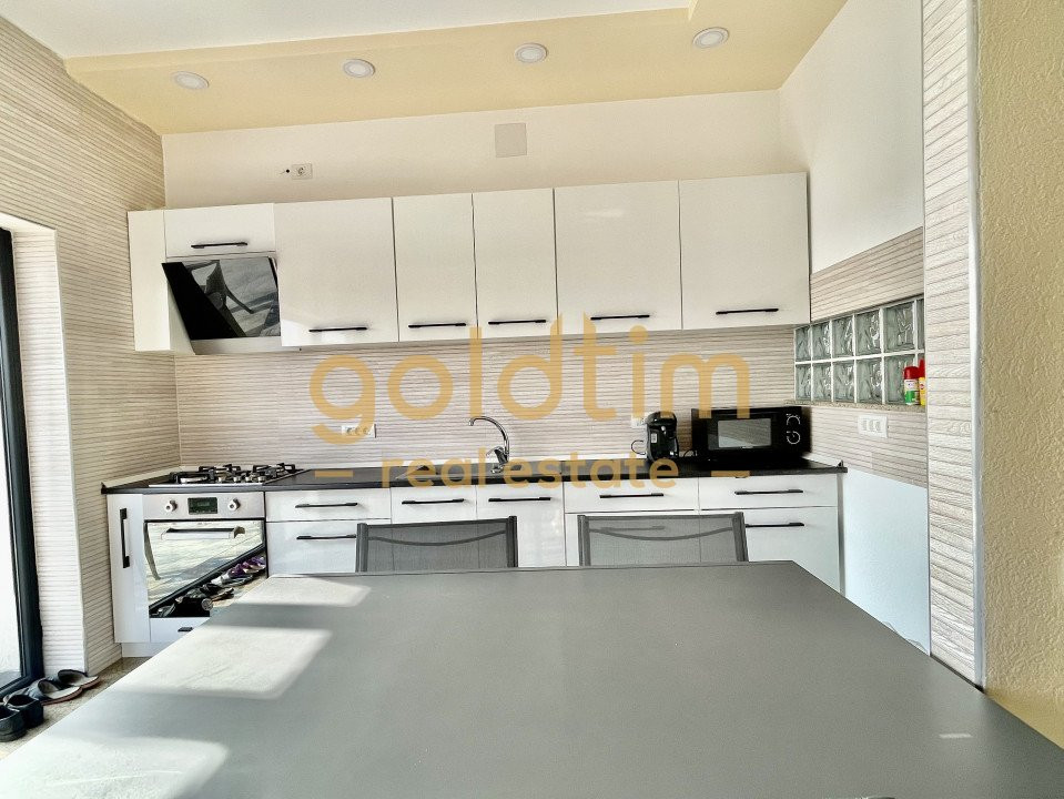 NOU/VILA INDIVIDUALA CU PRIVELISTE LAC/PISCINA/POTRIVITA EVENIMENTE/GRADINITA