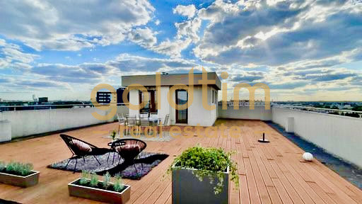 PENTHOUSE CU GARDEN FLOOR/200mp TERASA/DRESSING/ PARCARE/PRIVELISTE SUPERBA