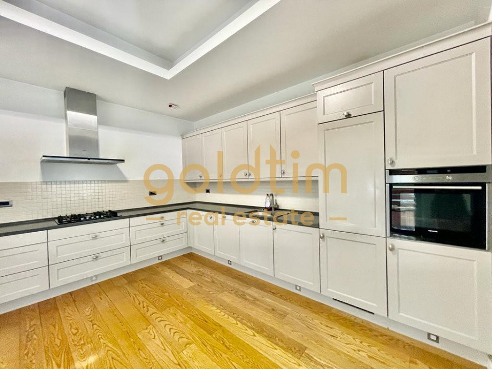 VILA IN COMPLEX RESIDENTIAL/IANCU NICOLAE