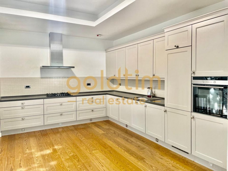 VILA IN COMPLEX RESIDENTIAL/IANCU NICOLAE