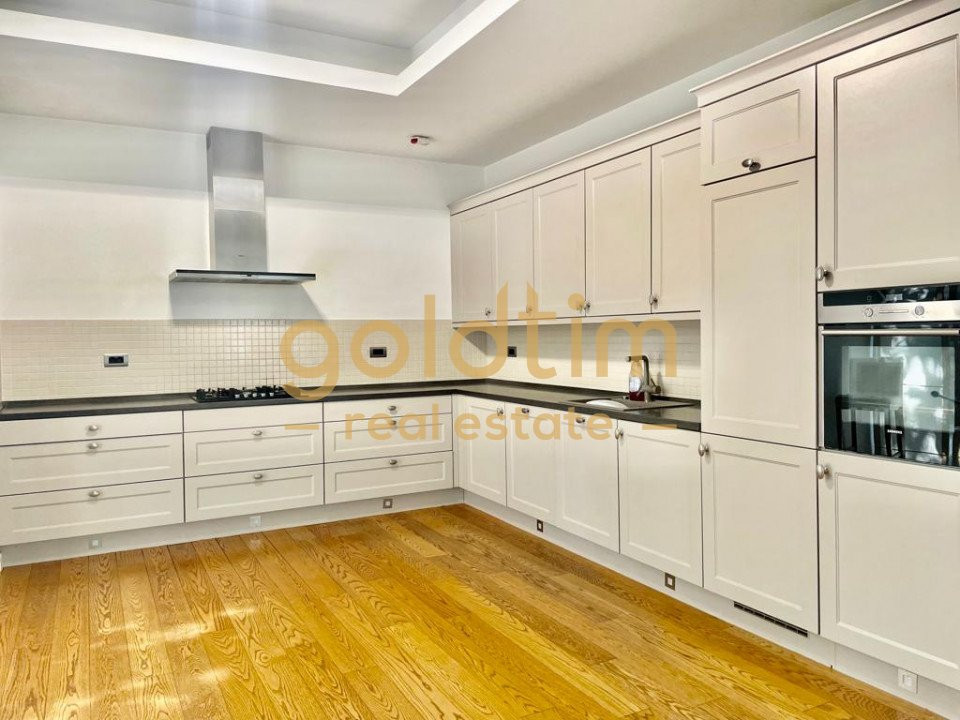 VILA IN COMPLEX RESIDENTIAL/IANCU NICOLAE