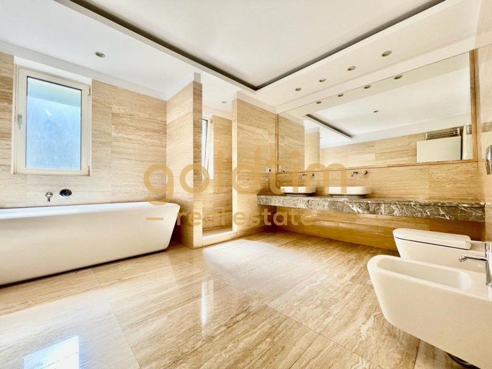 VILA IN COMPLEX RESIDENTIAL/IANCU NICOLAE