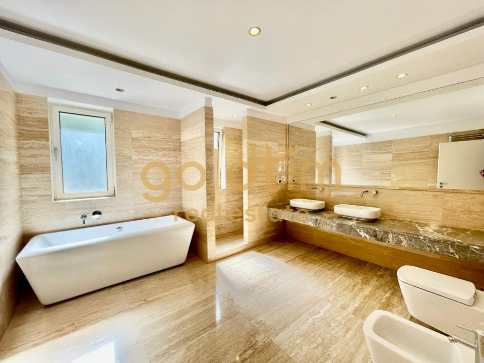 VILA IN COMPLEX RESIDENTIAL/IANCU NICOLAE