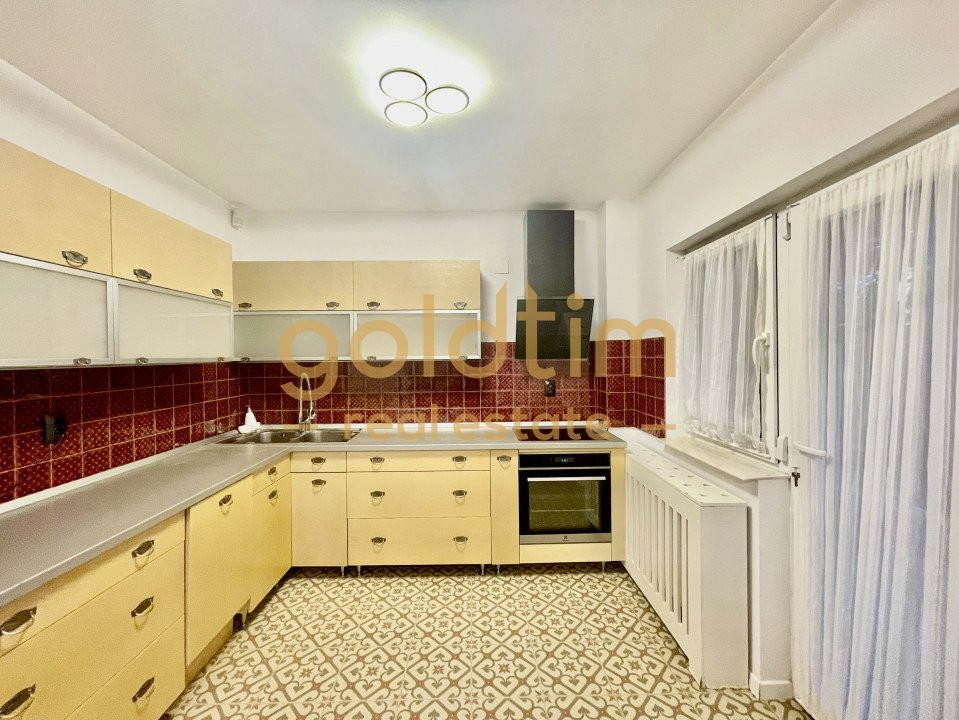 VILA INDIVIDUALA/ TEREN 500 Mp