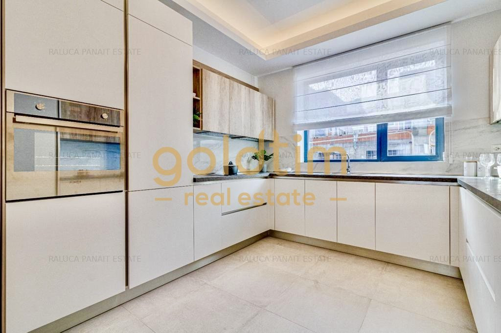 VILA SUPERBA// GARAJ/ SPATII GENEROASE