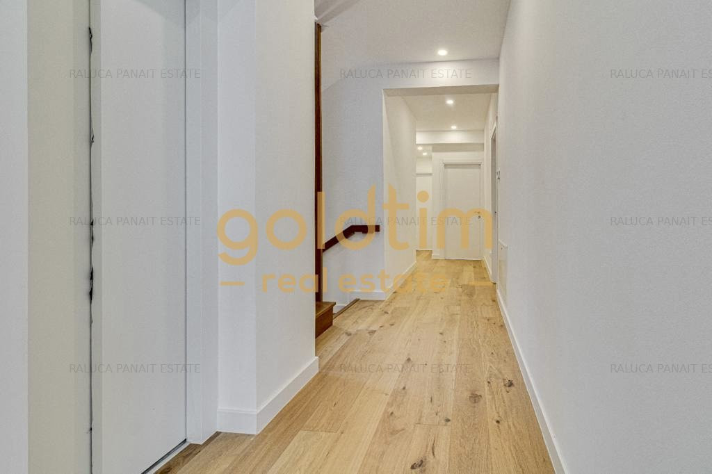 VILA SUPERBA// GARAJ/ SPATII GENEROASE