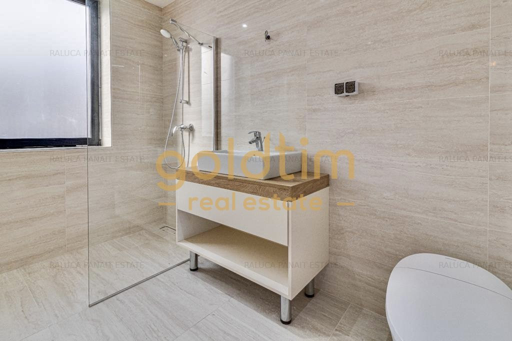 VILA SUPERBA// GARAJ/ SPATII GENEROASE