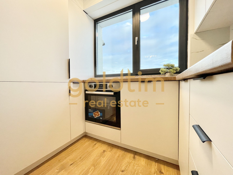 NOU/ SUPERB/ ULTIMUL ETAJ/ SPATII DEPOZITARE/ PARCARE/ 