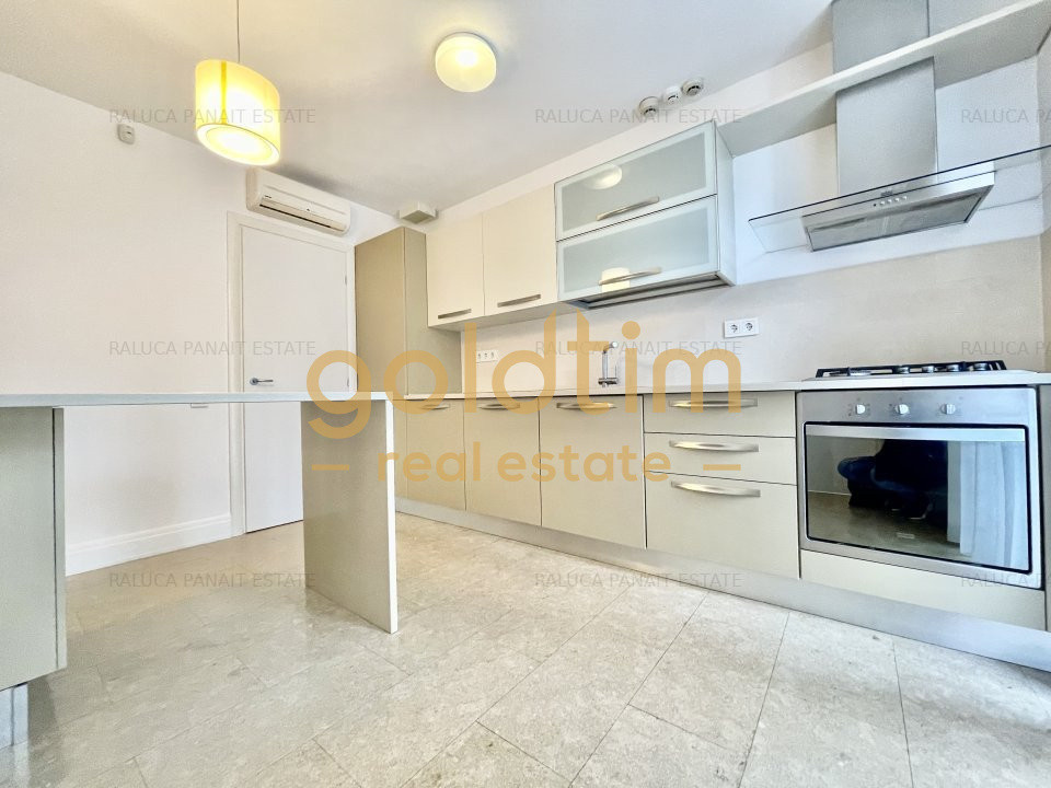 NOU/ VILA CU PISCINA/ SUPERB