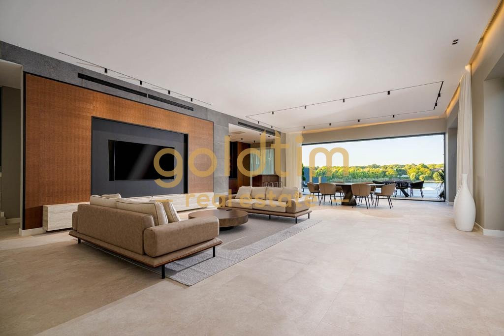 VILA SUPERBA/NOUA/PISCINA/PONTON LAC/SNAGOV