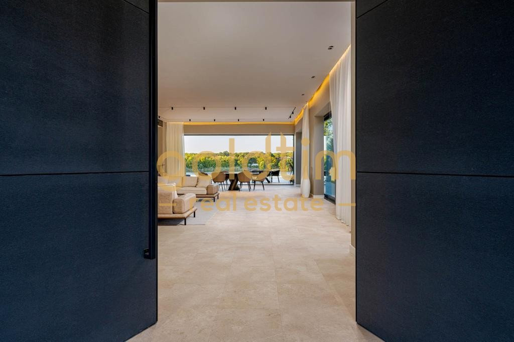 VILA SUPERBA/NOUA/PISCINA/PONTON LAC/SNAGOV