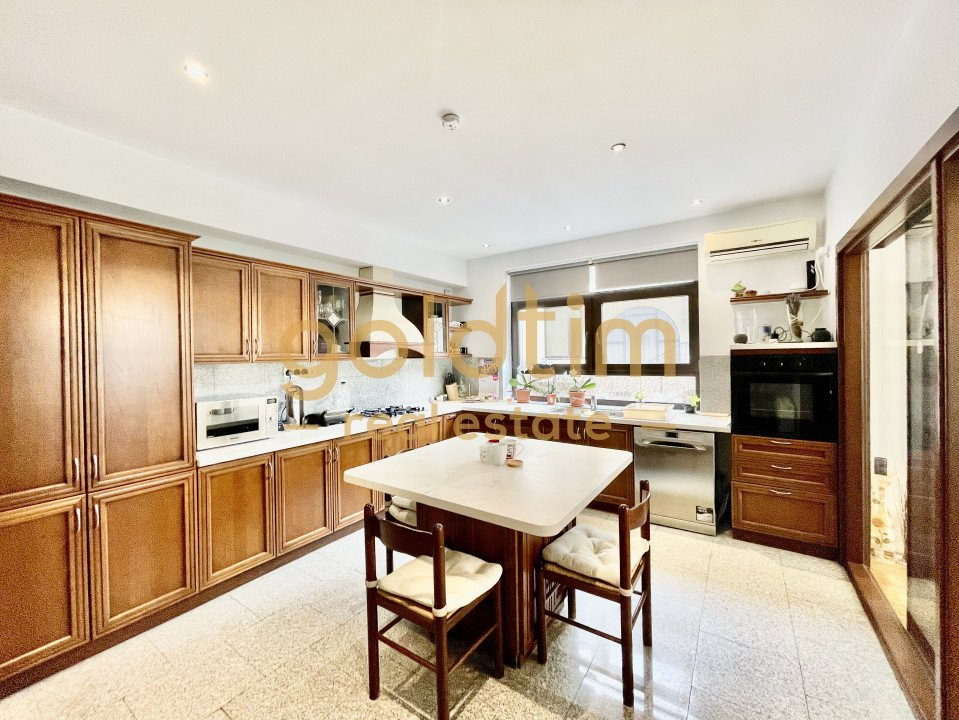 VILA INDIVIDUALA/ PISCINA/ GARAJ/ SPATII DEPOZITARE/ IANCU NICOLAE