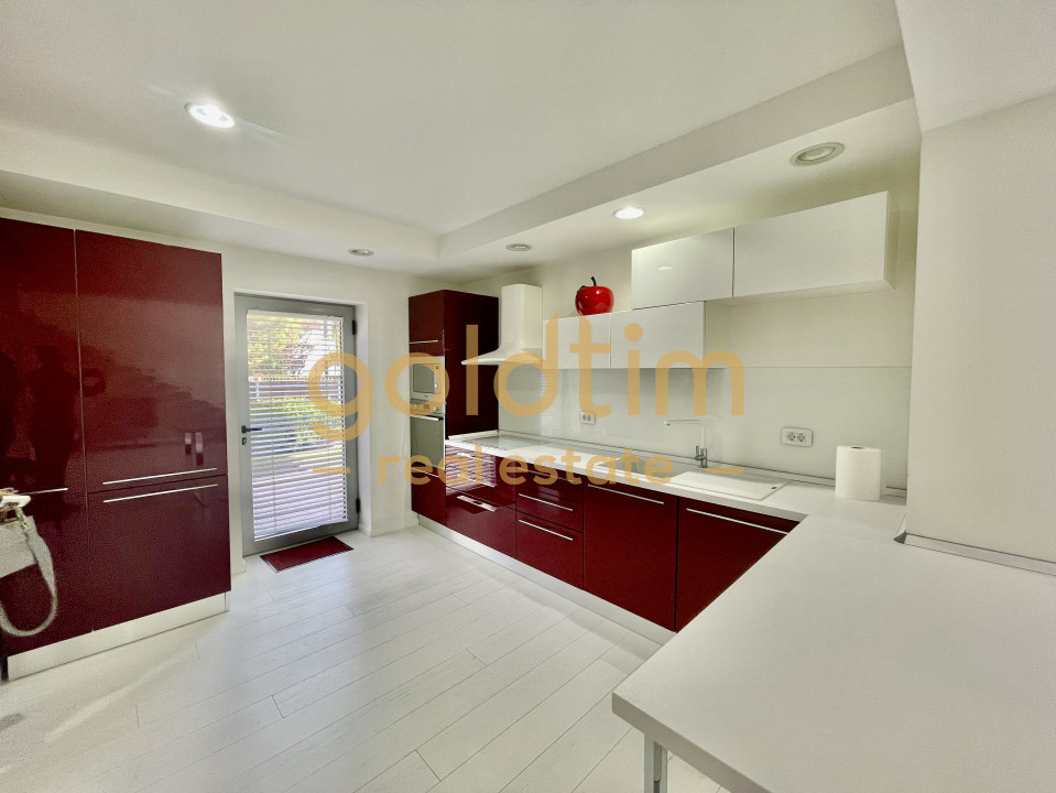 SUPERB/ IANCU NICOLAE/ VILA INDIVIDUALA/ PARCARI