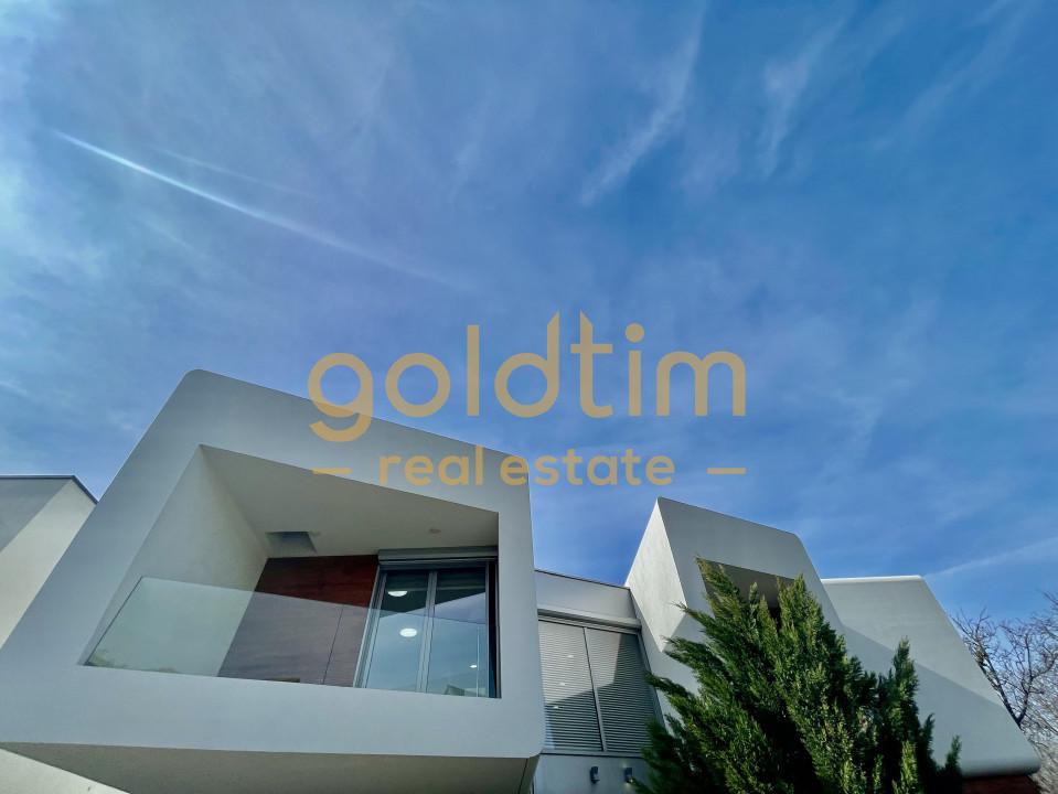 SUPERB/ IANCU NICOLAE/ VILA INDIVIDUALA/ PARCARI