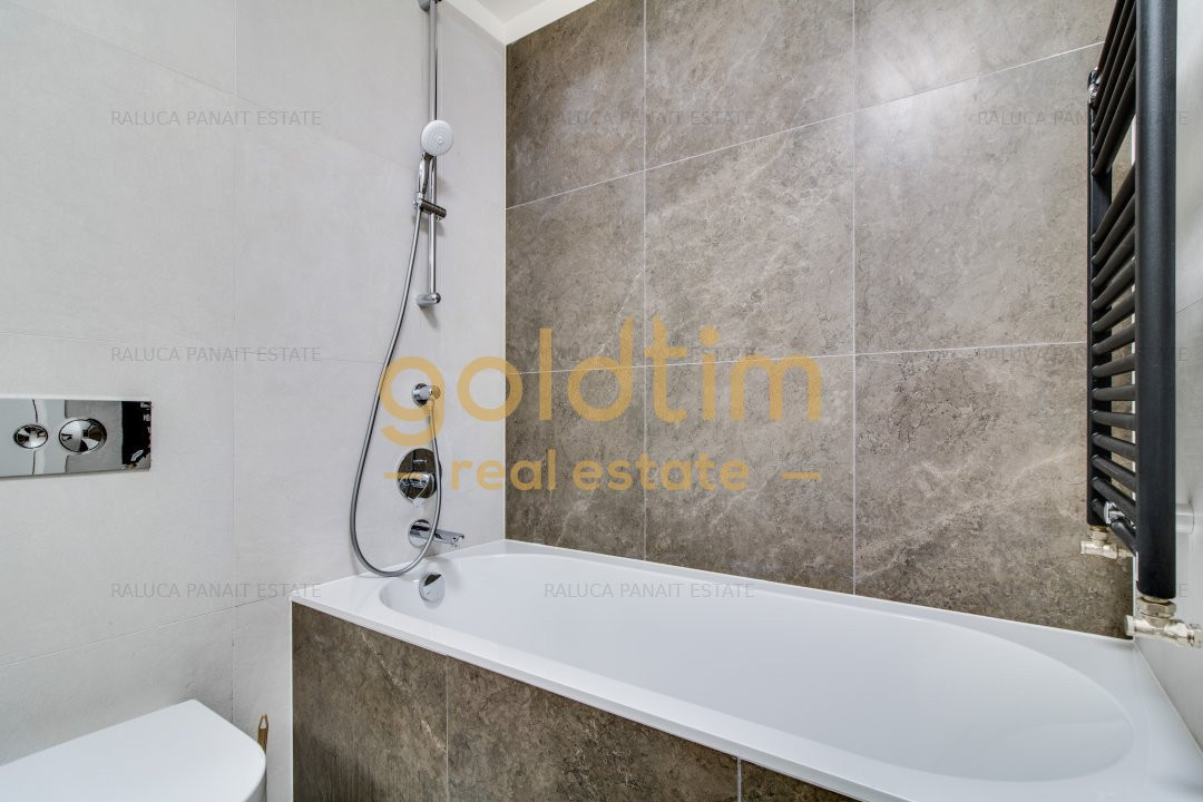  ONE PLAZA/VEDERE IN CURTEA INTERIOARA