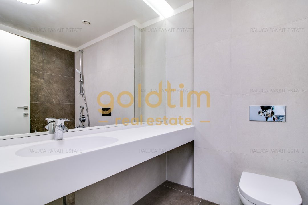  ONE PLAZA/VEDERE IN CURTEA INTERIOARA