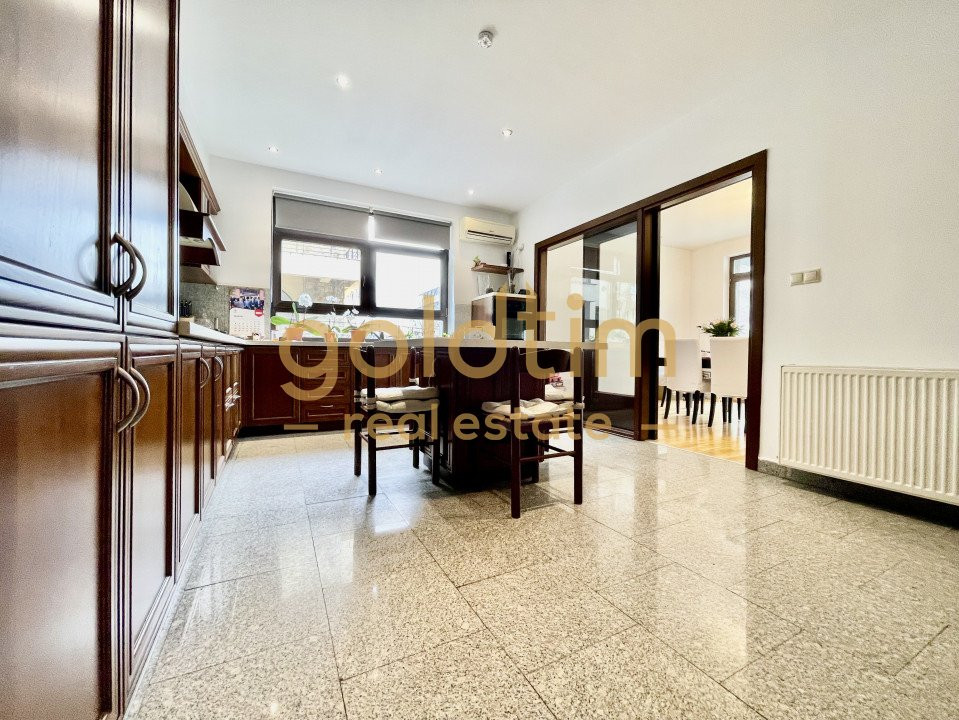 VILA INDIVIDUALA/ PISCINA/ GARAJ/ SPATII DEPOZITARE/ IANCU NICOLAE