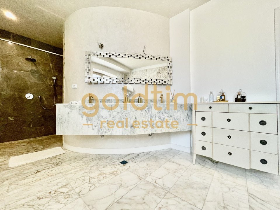 VILA LUXOASA/RENOVATA COMPLET/ PISCINA/ FINISAJE DEOSEBITE/ GARAJ