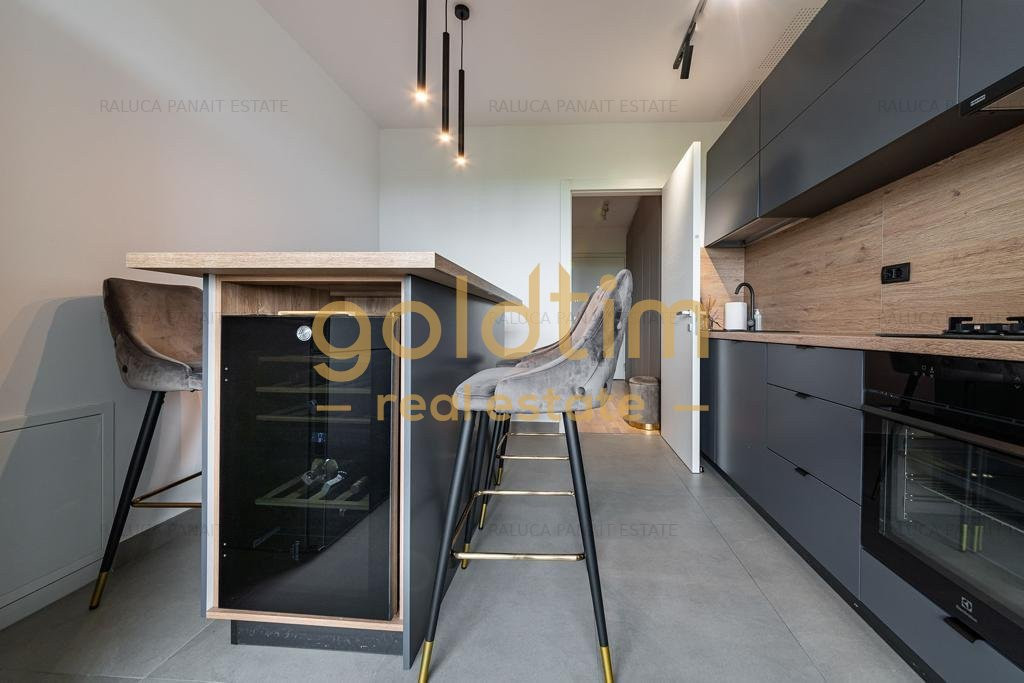 ABSOLUT SUPERB/MOBILAT SI UTILAT/ LUX/LOC DEBLU IN PARCARE SUBTERANA