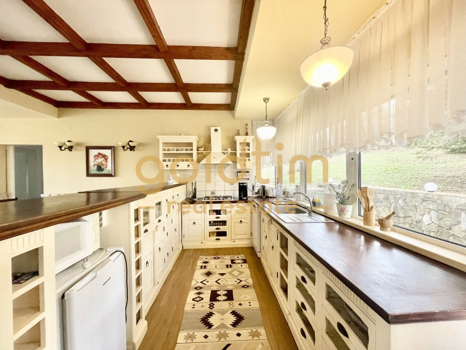 PARADIS/ VILA LA MUNTE/CERASU/ 1.30 min de BUCURESTI/ IDEAL INVESTITIE/ BOOKING