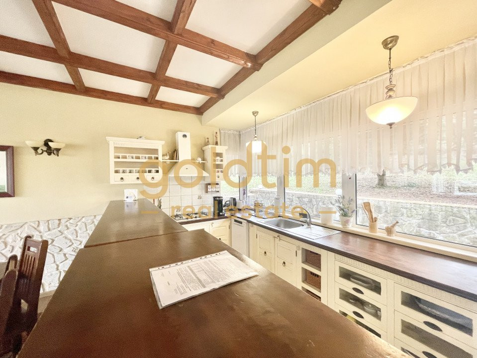 PARADIS/ VILA LA MUNTE/CERASU/ 1.30 min de BUCURESTI/ IDEAL INVESTITIE/ BOOKING