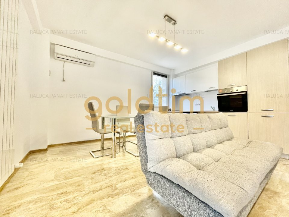 NOU/CURTE/ LOC DE PARCARE