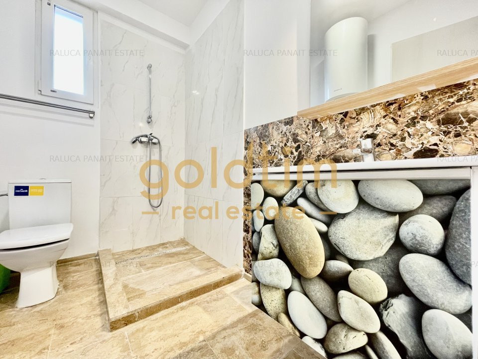 NOU/CURTE/ LOC DE PARCARE