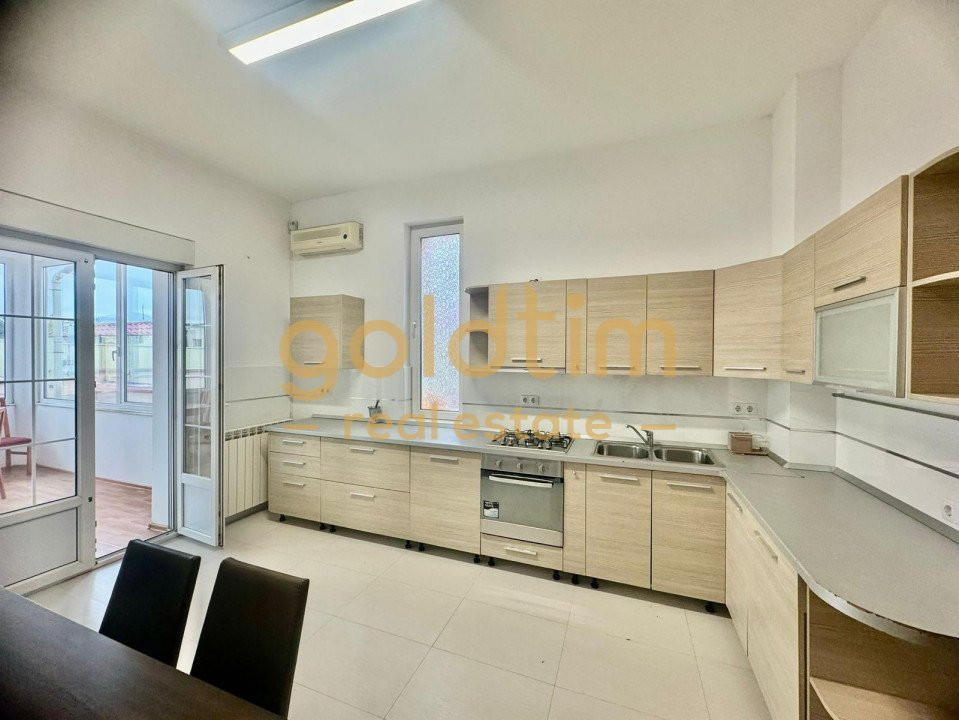 VILA INDIVIDUALA/PISCINA/PRETABIL GRĂDINIȚĂ/BIROU