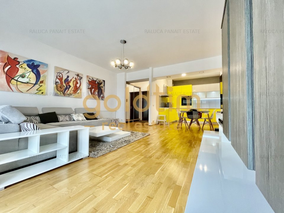 NOU/SUPERB/ SCOALA AMERICANA