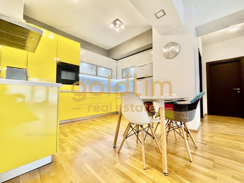 NOU/SUPERB/ SCOALA AMERICANA