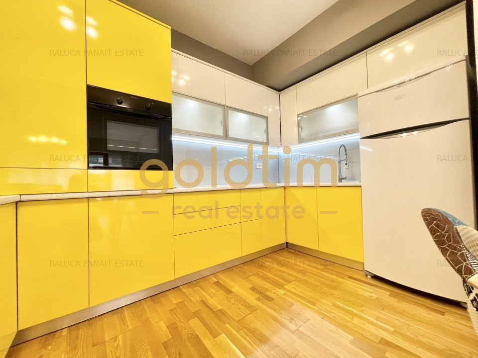 NOU/SUPERB/ SCOALA AMERICANA