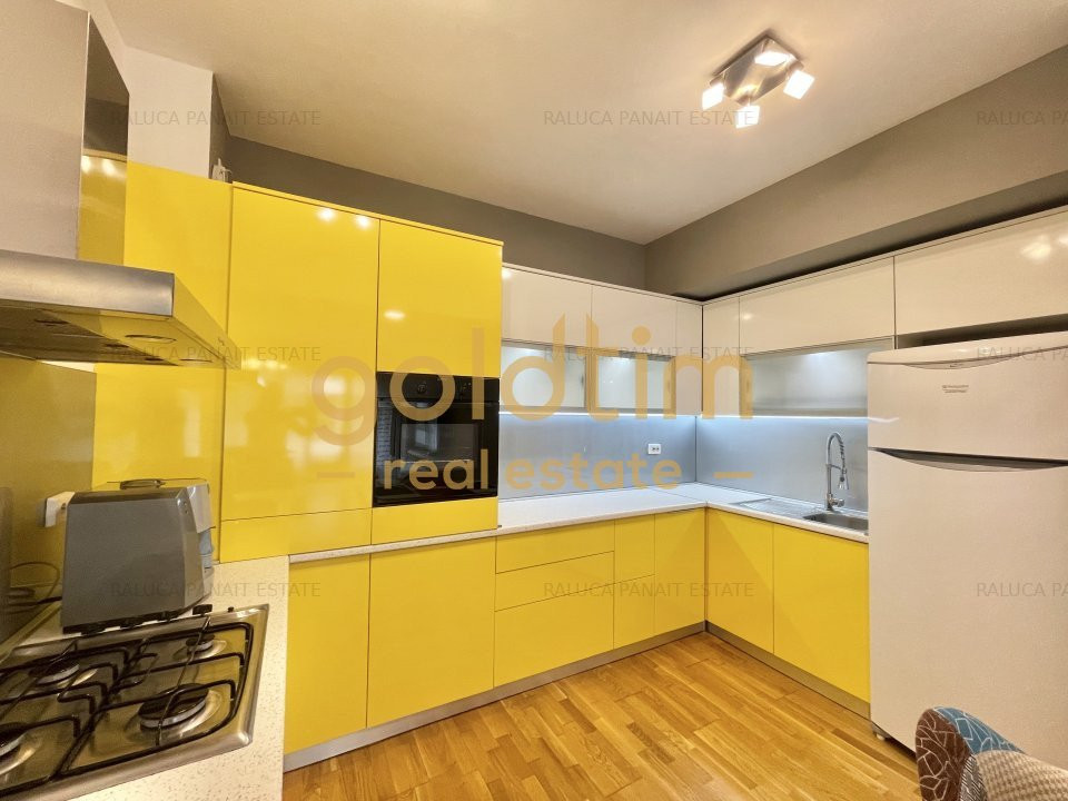 NOU/SUPERB/ SCOALA AMERICANA