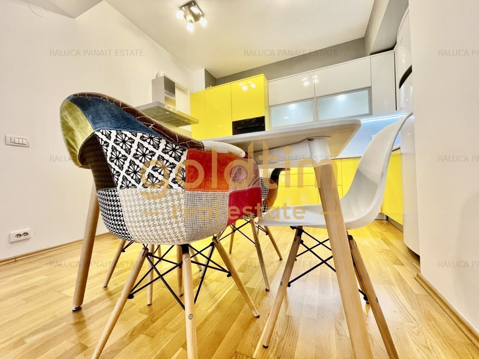 NOU/SUPERB/ SCOALA AMERICANA