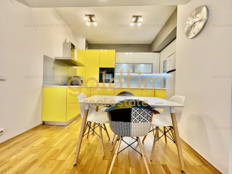 NOU/SUPERB/ SCOALA AMERICANA