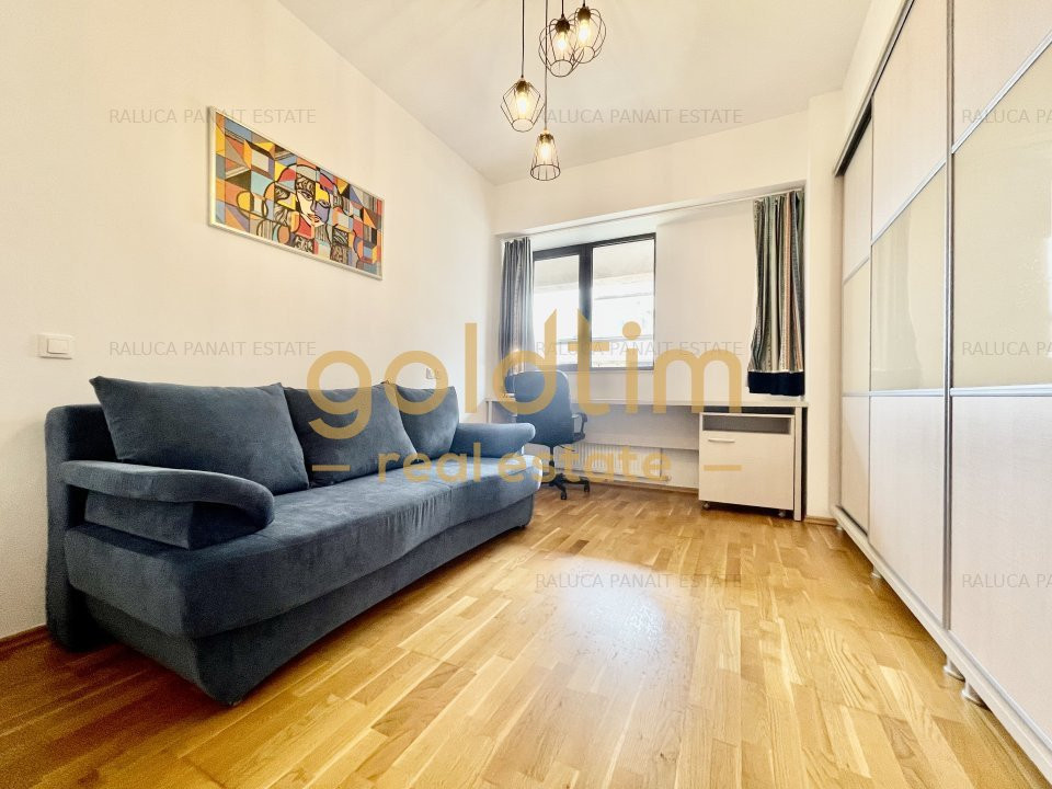 NOU/SUPERB/ SCOALA AMERICANA