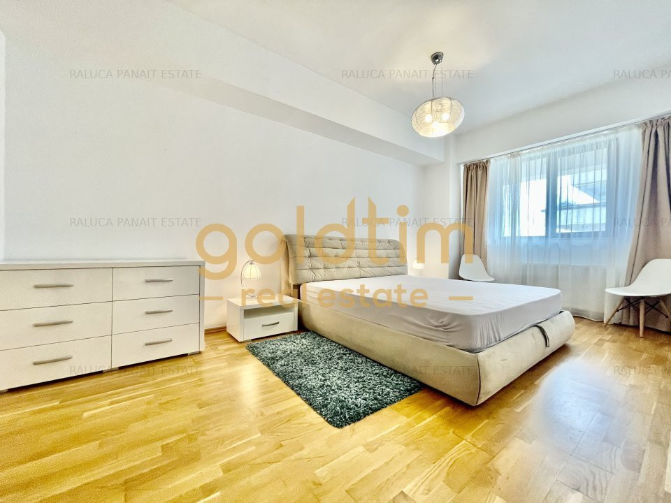 NOU/SUPERB/ SCOALA AMERICANA