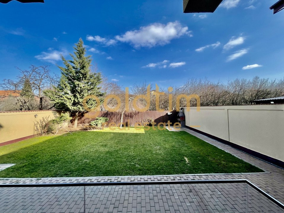 VILA INDIVIDUALA/ SPATII GENEROASE/ PARCARI/ CURTE MATURA