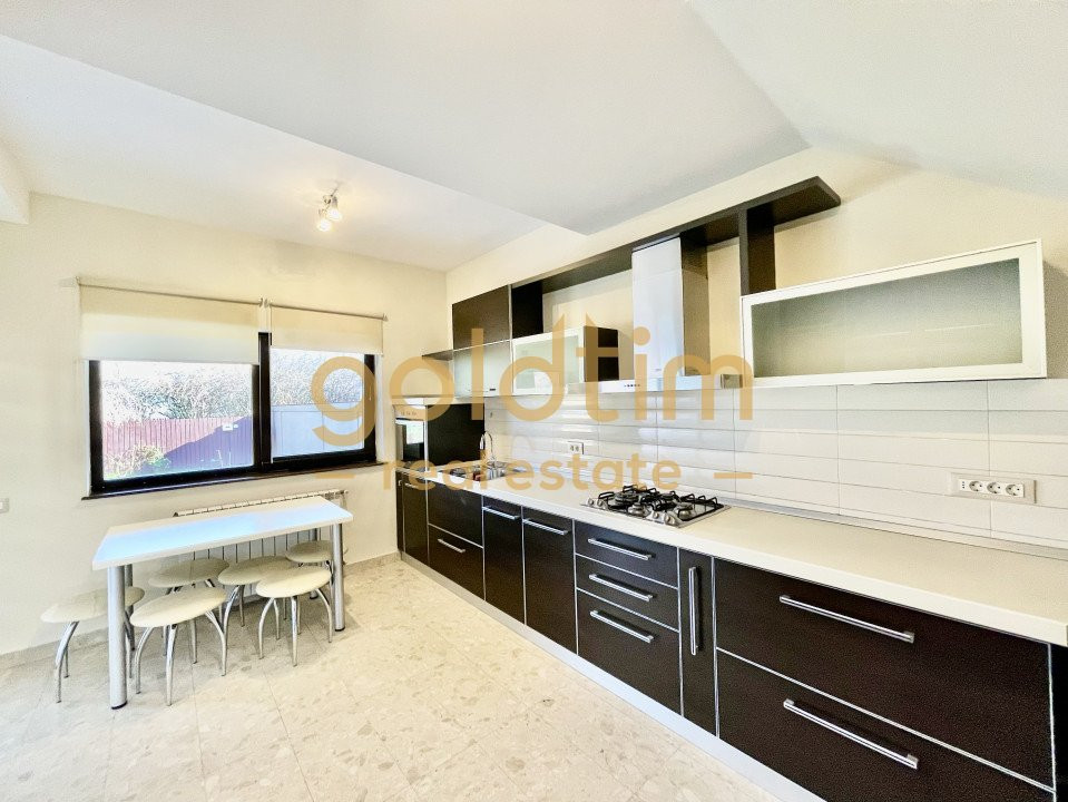 VILA INDIVIDUALA/ SPATII GENEROASE/ PARCARI/ CURTE MATURA