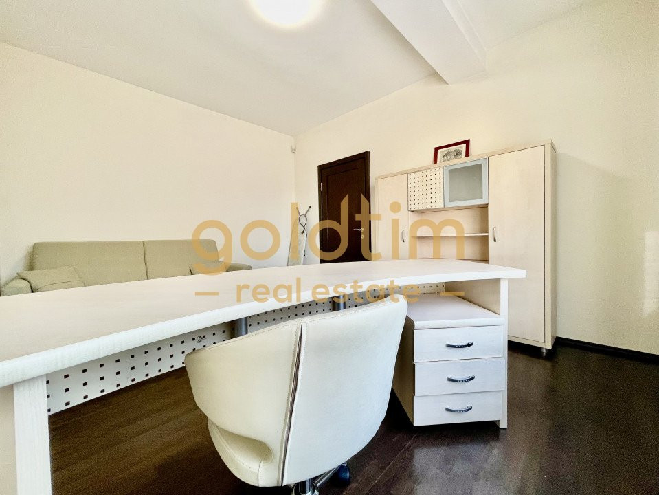 VILA INDIVIDUALA/ SPATII GENEROASE/ PARCARI/ CURTE MATURA