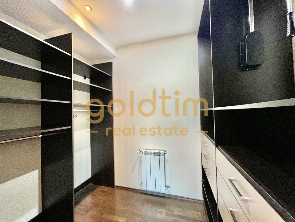 VILA INDIVIDUALA/ SPATII GENEROASE/ PARCARI/ CURTE MATURA