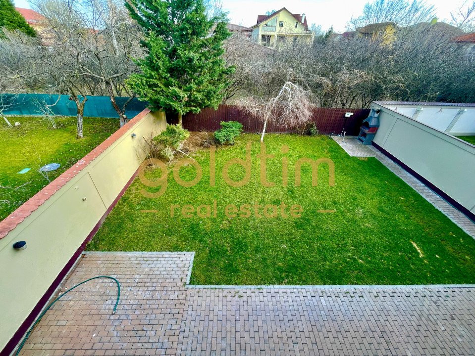 VILA INDIVIDUALA/ SPATII GENEROASE/ PARCARI/ CURTE MATURA