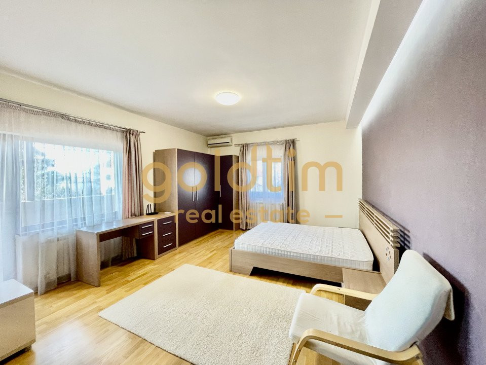 VILA INDIVIDUALA/ SPATII GENEROASE/ PARCARI/ CURTE MATURA