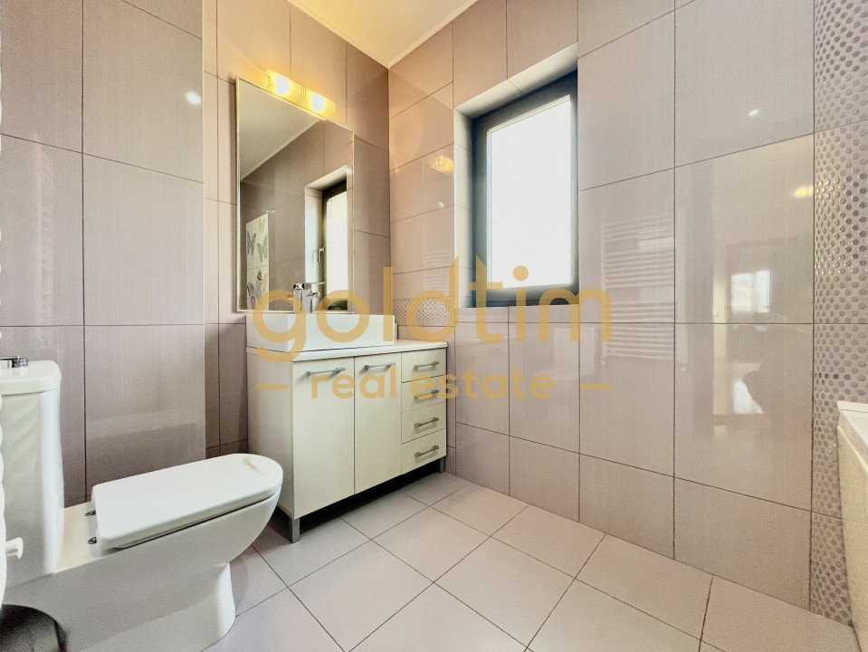 VILA INDIVIDUALA/ SPATII GENEROASE/ PARCARI/ CURTE MATURA