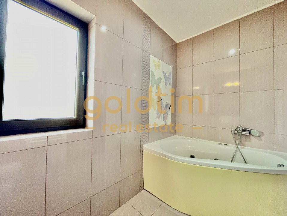 VILA INDIVIDUALA/ SPATII GENEROASE/ PARCARI/ CURTE MATURA