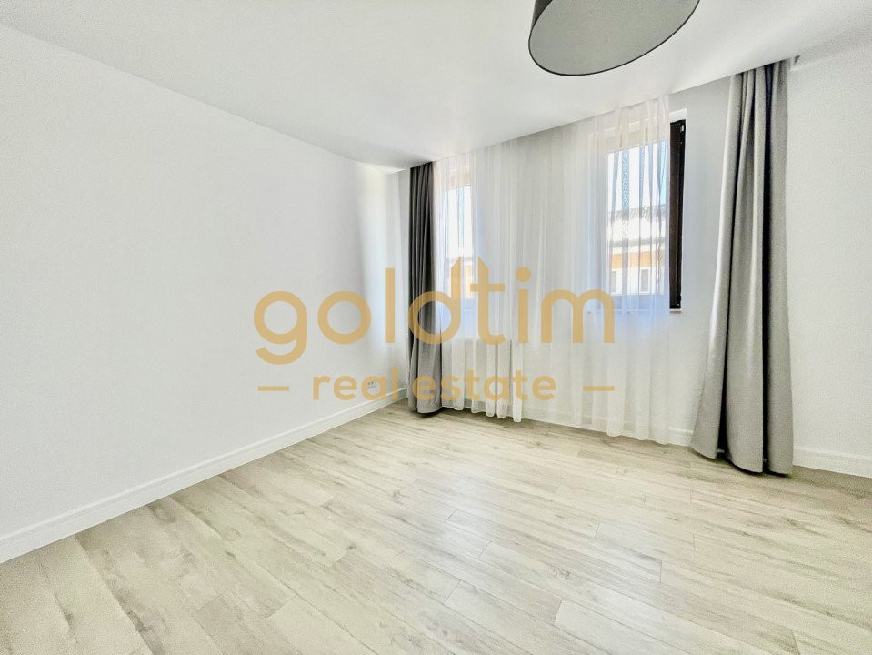 GATED COMMUNITY/ OUTDOOR POOL/10 ROOMS/ GARRAGE/ 
