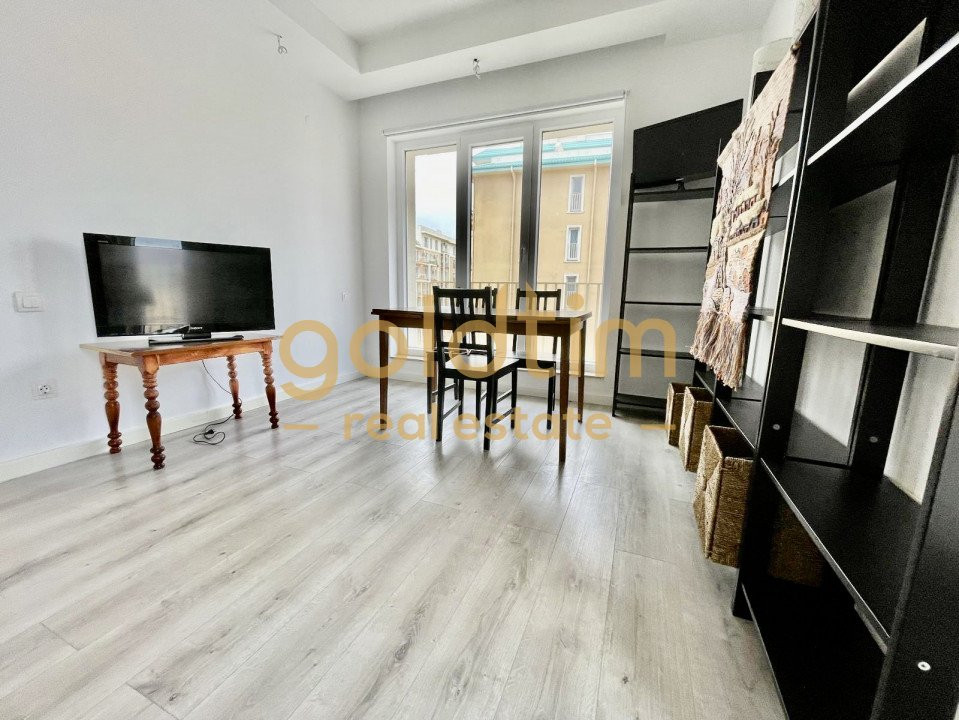 COSMOPOLIS/PARTIAL MOBILATA/ NOU 