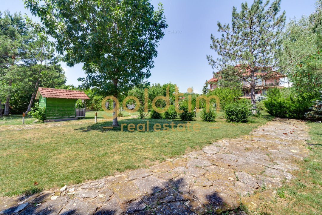 VILA INDIVIDUALA CU DESCHIDERE LA LAC/PISCINA/CURTE 4000MP/TEREN TENIS/IZVORANI