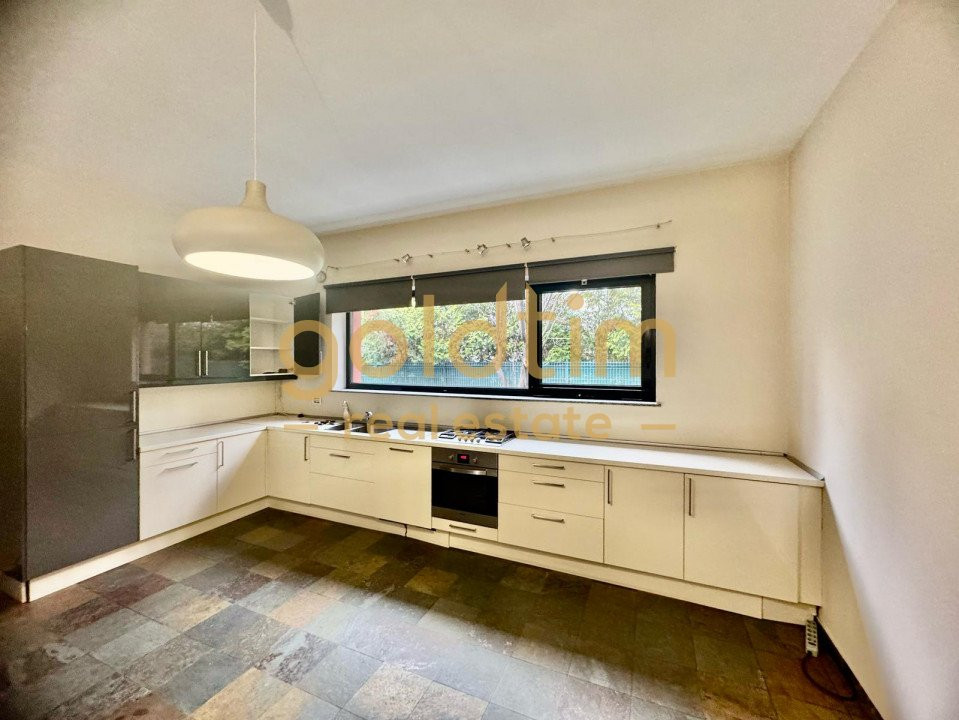 VILA INDIVIDUALA/MINIMALISTA/ANSAMBLU SECURIZAT/PISCINA/PRETABIL BIROURI